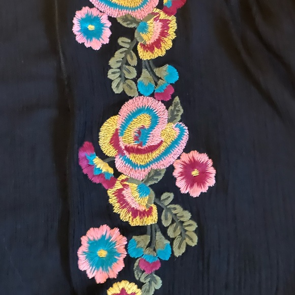 Black MidLength Boutique Floral Kimono - Picture 2 of 2